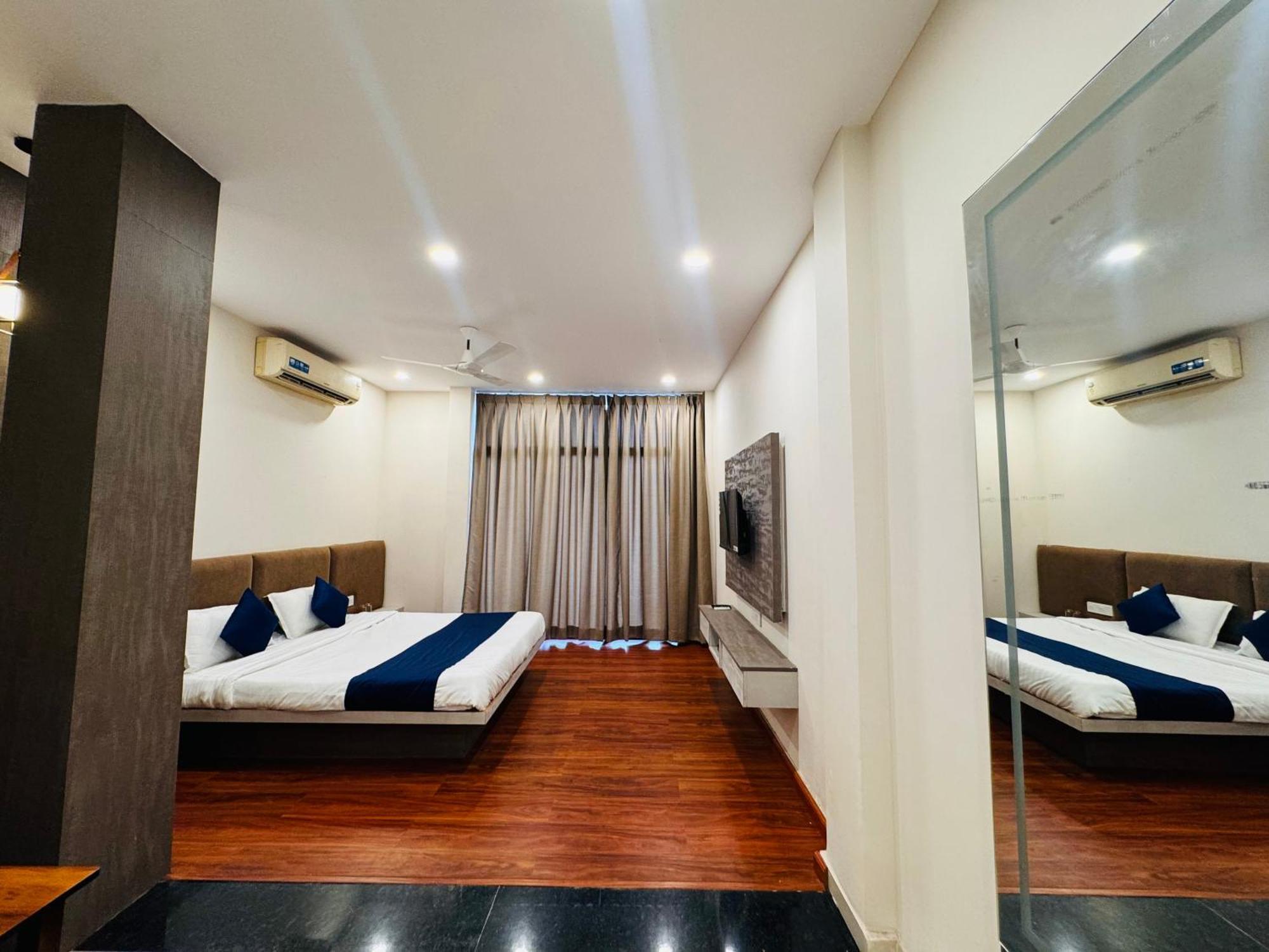 Hotel Suryodaya Ujjain Room photo