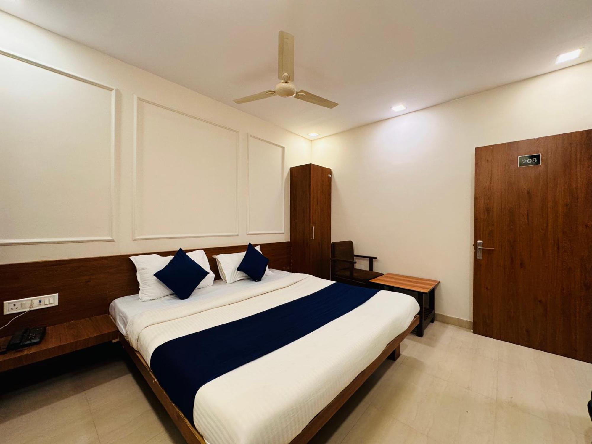 Hotel Suryodaya Ujjain Room photo